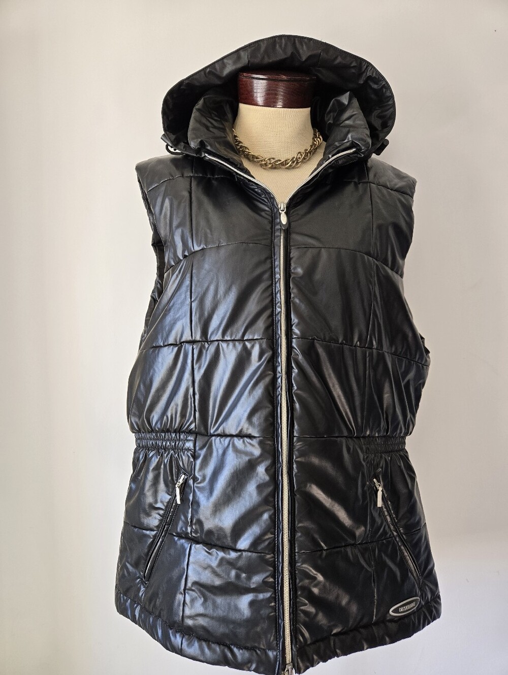 DESCENTE Black Glossy Quilted Puffer Ski Vest. Size 8